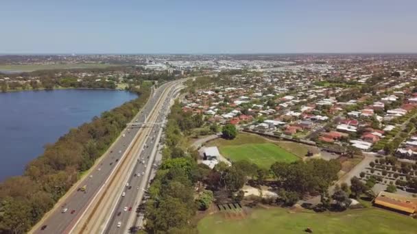 Aerial Busy Freeway Residential Suburb Lake Perth Australia — ストック動画