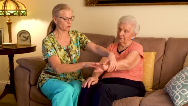 Home Healthcare Therapist Helping Elderly Woman Arm Stretches — Stockvideo