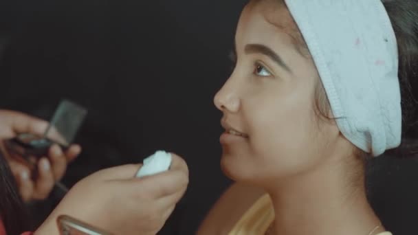 Close Young Beautiful Woman Cosmetics Studio Make Artist Preparing Her — Video Stock
