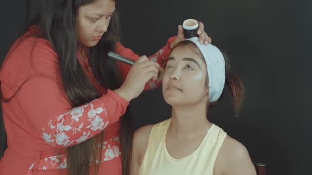 Beautiful Young Woman Cosmetics Studio Make Artist Putting Her Face — Stockvideo