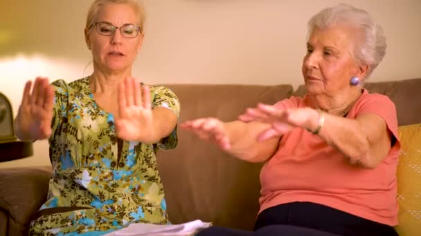 Closeup Home Healthcare Nurse Helping Elderly Woman Hand Range Motion — Wideo stockowe