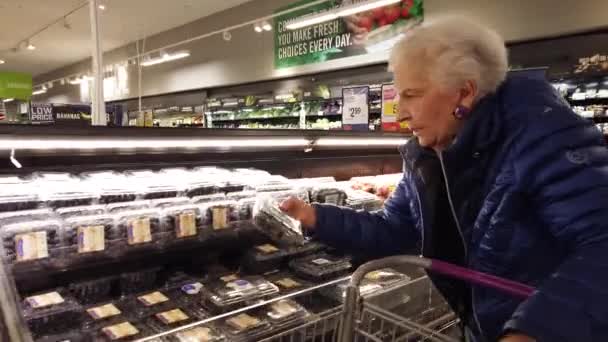 Elderly Woman Shopping Fresh Blueberries Supermarket — Video