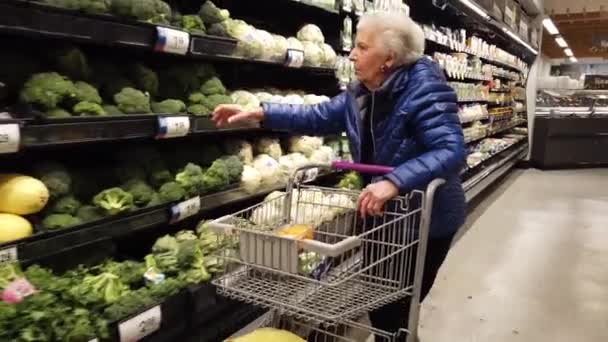 Elderly Woman Pushing Shopping Cart Vegetable Aisle Grocery Store — Stock videók