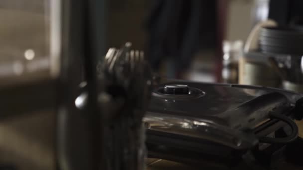 Barista Turning Toastie Maker Machine Sandwhich Press Button Twisting Switch — Vídeos de Stock