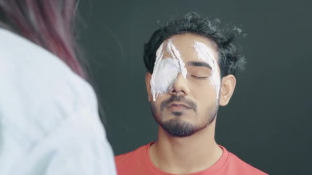 Man Prosthetic Insert His Eye Waiting Make Artist Finish His — Stockvideo