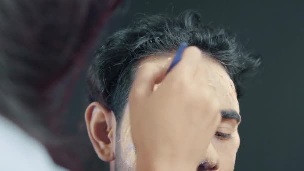 Make Artist Coloring Prosthetic Insert Man Face Making Halloween Mask — Stock Video