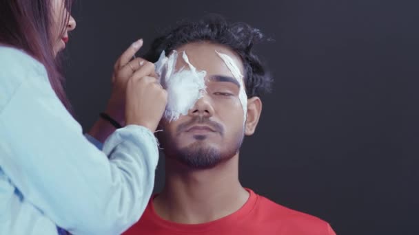 Make Artist Putting White Insert Man Eye Make Halloween Mask — Stockvideo