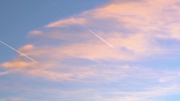 Time Lapse Two Planes Flying Parallel Orange Clouds Blue Sky — Αρχείο Βίντεο