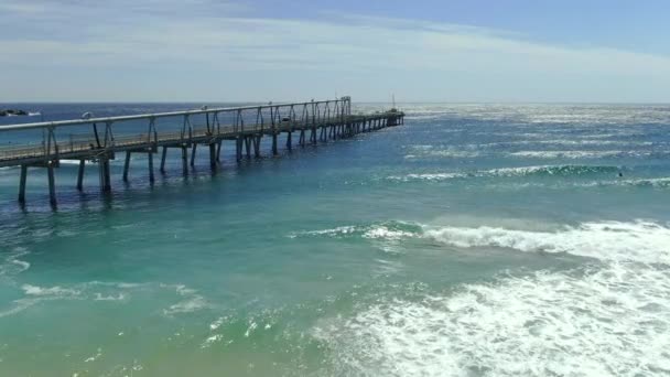 Flying Out Slowly End Gold Coasts Sand Pumping Jetty Clear — Stockvideo