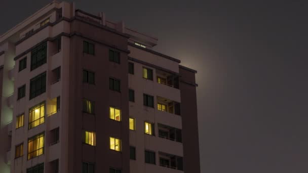 Time Lapse Full Moon Rising Residential Building Lights Switched Night — стокове відео