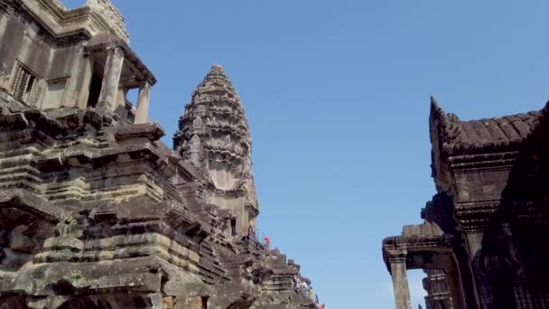 Tourists Climbing Ancient Angkor Wat Ruins Siem Reap Cambodia Slow — Stock video