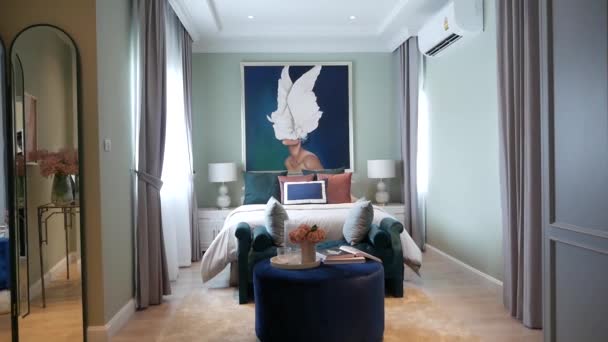 Slaapkamer Met Elegant Stijlvol Meubilair Interieur — Stockvideo