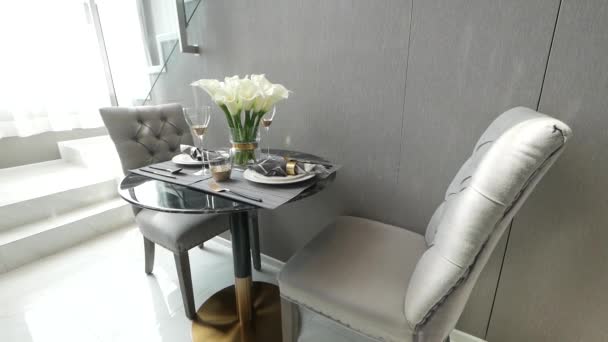 Decorated Rounded Glass Coffee Table Elegant Silver Chairs — Vídeo de stock