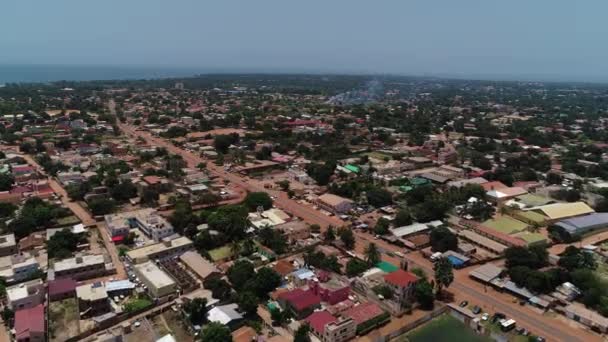 Aerial Flight Unnamed Road Serrekunda Manjai Football Field — Vídeo de Stock