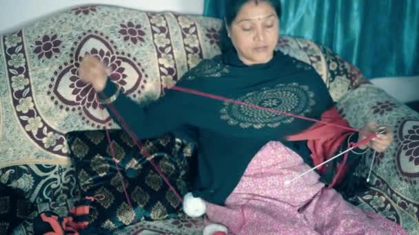 Traditional Indian Woman Knitting Red Wool Two Needle Crafts Siting — Wideo stockowe
