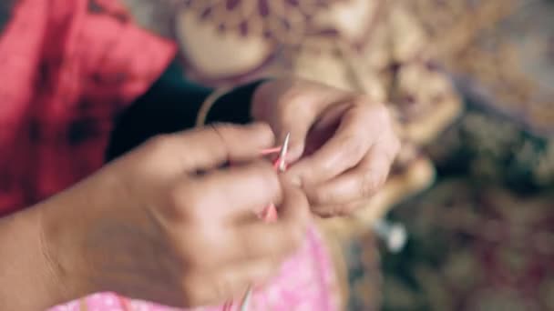 Woman Hands Doing Knit Work Tie Hand Work Close Process — Stockvideo