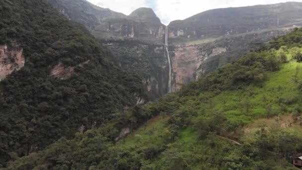 Drone Shot Gocta Falls Amazon Peru Located Chachapoyas Area — Stock video