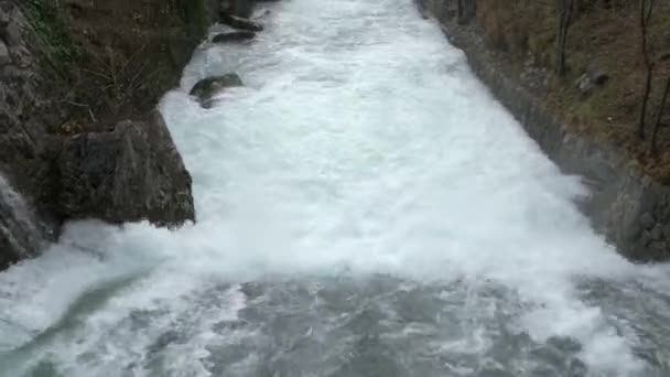 Powerful White Foamy Water Stream Rain Tilt — Stockvideo