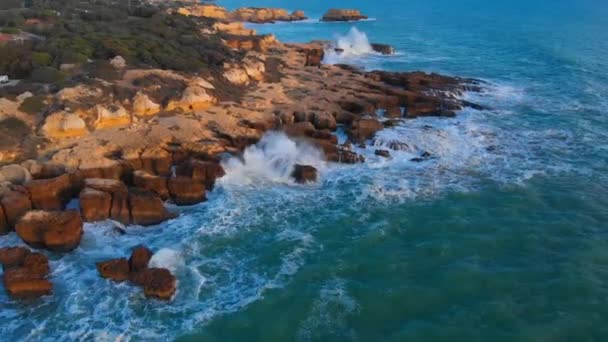 Aerial Push Out View Waves Washing Cliffs Algarve Coast Golden — Video