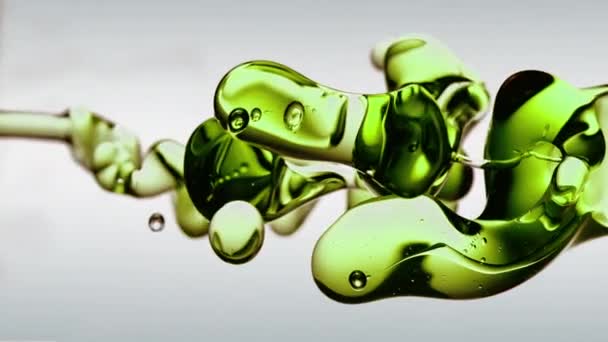 Transparent Green Oil Bubbles Fluid Shapes Purified Water White Gradient — Vídeo de Stock