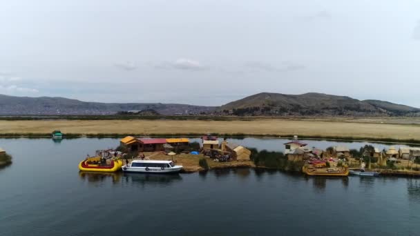 Rechts Rijdend Verkeer Van Drone Uros Drijvende Eilanden Het Titicaca — Stockvideo