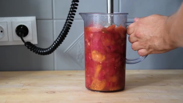 Man Hand Make Tomato Sauce Immersion Blender Yellow Red Tomatoes — Vídeo de stock