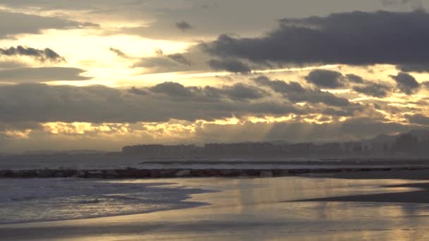 Golden Sunset Waves Caressing Coast — Stockvideo