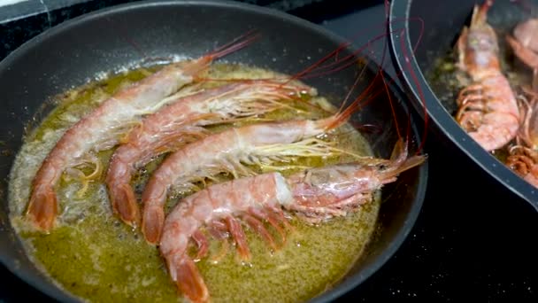 Frying Pans Oil Prawns Seafood Being Cooked — Vídeo de Stock
