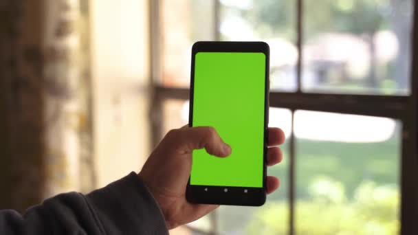 Male Hand Swiping Cell Phone Screen Clicking Buttons — Vídeo de stock