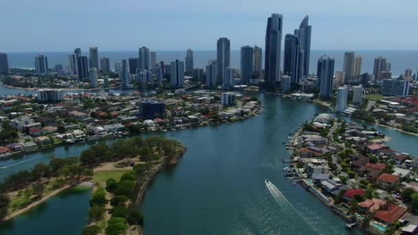 Panoramic Aerial View Surfers Paradise Canals Luxury Homes Calm Summers — 비디오