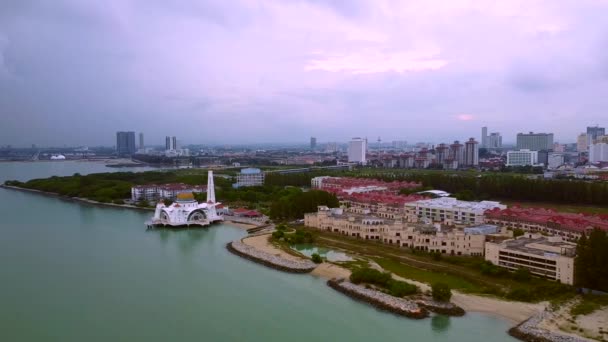Aerial Wide Shot Big Melaka City River Harbor Famous Mosque — ストック動画
