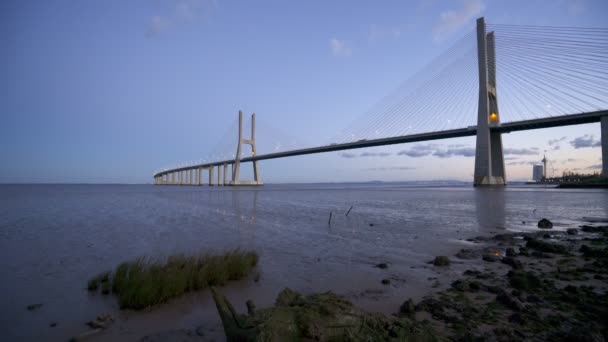 Ponte Vasco Gama Widok Mostu Pobliżu Rzeki Rio Tejo Zachodzie — Wideo stockowe