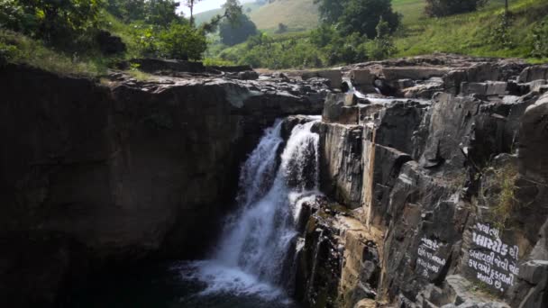 Awesome Zarwani Waterfall Dhirkhadi Gujarat — Wideo stockowe