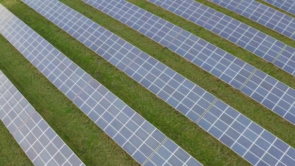 Solar Farm Staffordshire Thousands Solar Panels Capturing Sun Natural Light — 图库视频影像