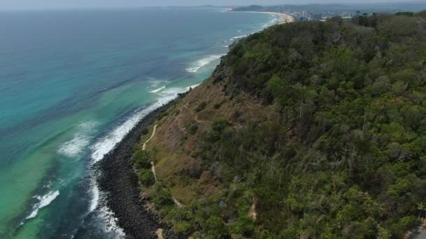 Flying Backwards Burleigh Heads National Park Waves Breaking Bright Sunny — Stockvideo