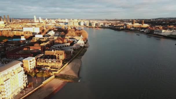 Aerial Drone Shot Thames River London Sunset While Waves Reaching — Stockvideo