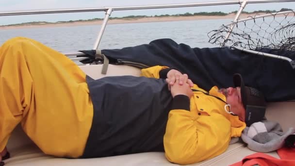 Fisherman Relaxes Bow Boat Late Morning Stationary Handheld — Stok video