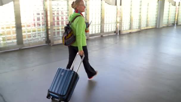 Happy Mature Woman Holding Passport Smartphone Rolling Luggage Jetway Board — 图库视频影像