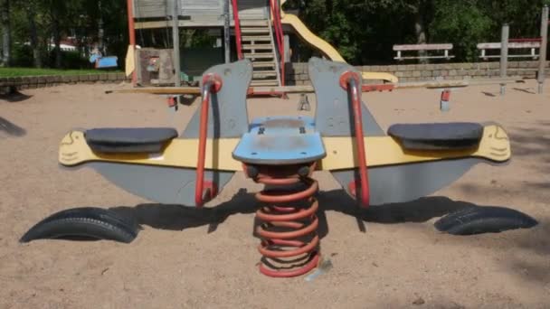 Empty Kindergarten Swing Swinging Slowly Playground Town Partille Gothenburg Sweden — Vídeo de Stock