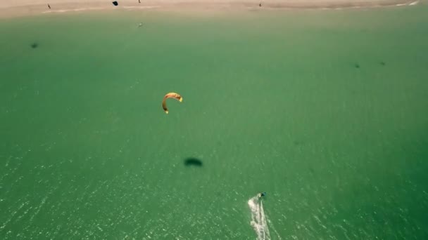 High Altitude Top Drone Shot Kite Surfer Turquise Atlantic Ocean — 图库视频影像