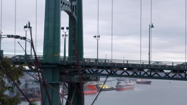 Cars Busses Driving Suspension Bridge Tankers Anchored Background Overcast Winter — 图库视频影像