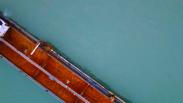 Overhead Drone Clip Huge Cargo Ship Strait Melaka — 비디오