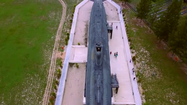Overview Famous Submarine Museum Surrounded Relaxing Grassland Ocean Must See — Stockvideo