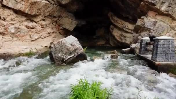 Drone Shot Water Flowing Cavern Slow Motion — Vídeos de Stock