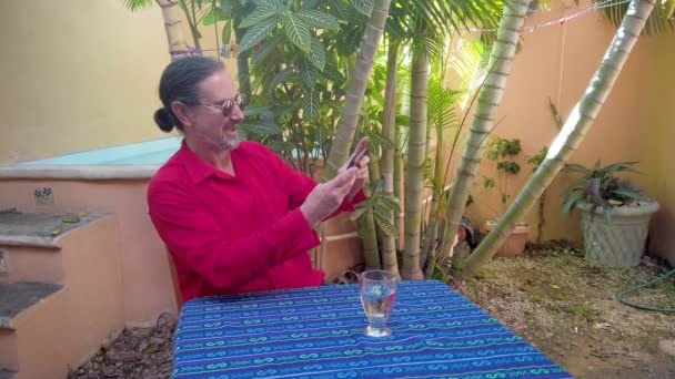 Mature Man Wearing Guayabera Shirt Talks Smartphone Garden — Vídeos de Stock