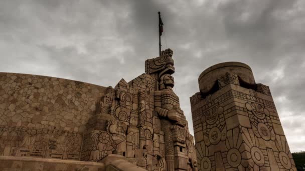 Closeup Motion Blur Time Lapse Front Monument Homeland Paseo Montejo — Stok video