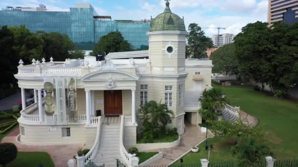 Aerial Pull Back Paseo Montejo Showing Casa Museo Quinta Montes — Vídeo de Stock