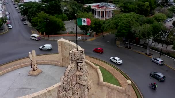 Closeup Aerial Descent Side Monument Patria Homeland Monument Paseo Montejo — Stok video