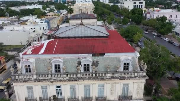 Aerial Push Paseo Montejo Revealing Palacio Canton Archaeology Museum Casa — Vídeo de Stock
