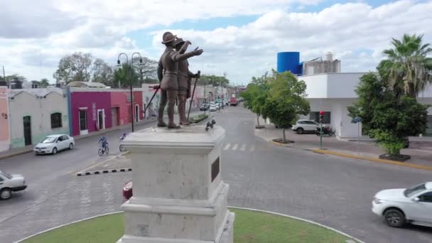 Aerial Orbit Traffic Roundabout Monument Francisco Montejo His Son Founders — Stock videók